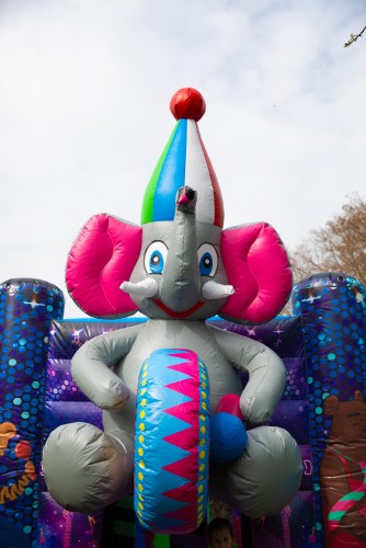 Disco olifant Jump & Slide huren | Springkasteel met glijbaan Nieuw vanaf april