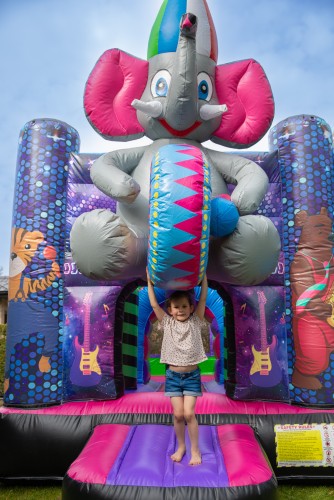 Disco olifant Jump & Slide huren | Springkasteel met glijbaan Nieuw vanaf april